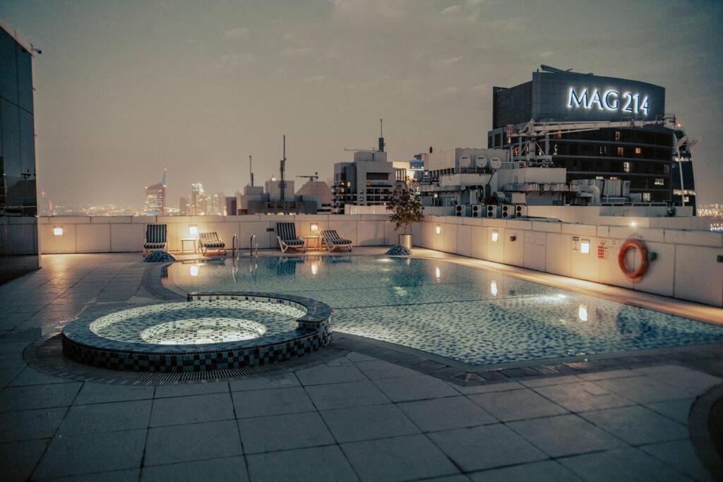 Luxury 3 Bedroom Sub Penthouse With Rooftop Pool 迪拜 外观 照片